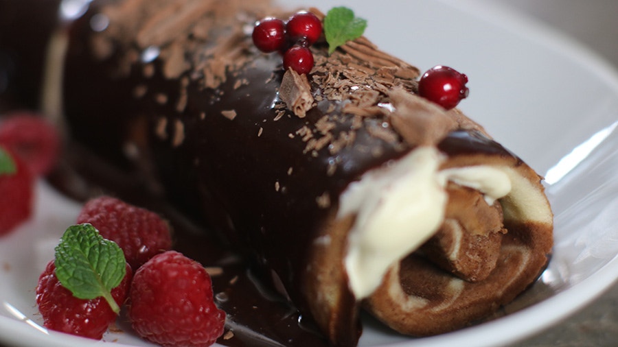 Yule Log Stuffed With White Chocolate Cream