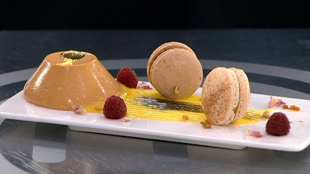 Vanilla Pannacotta with Macarons