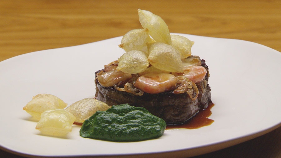 Filet De Bouef Et Pommes Souffle Au Jus Gras