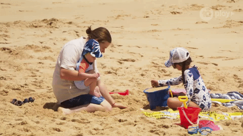 Neighbours' Sonya and Toadie watch their kids play on the beach just moments before sonya dies