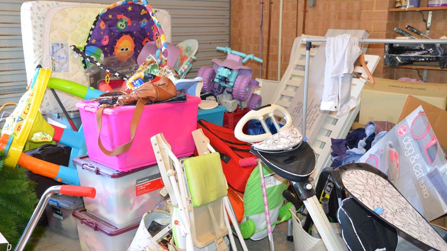 De-clutter with Peter Walsh: Rachel and Gareth