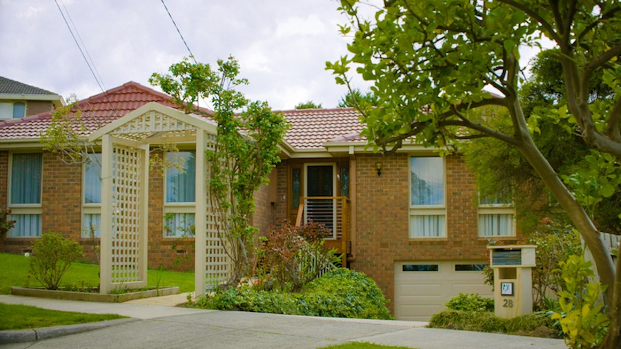 Adele Visits Ramsay Street