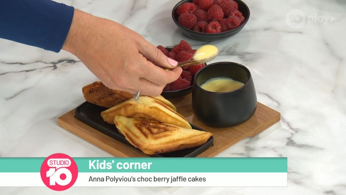 Choc berry jaffle cakes