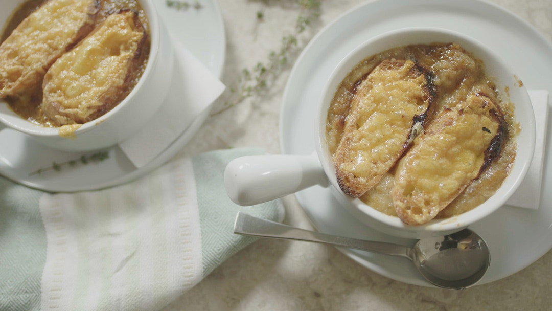 French Onion Soup (Soup a l'Oignon Gratinée)