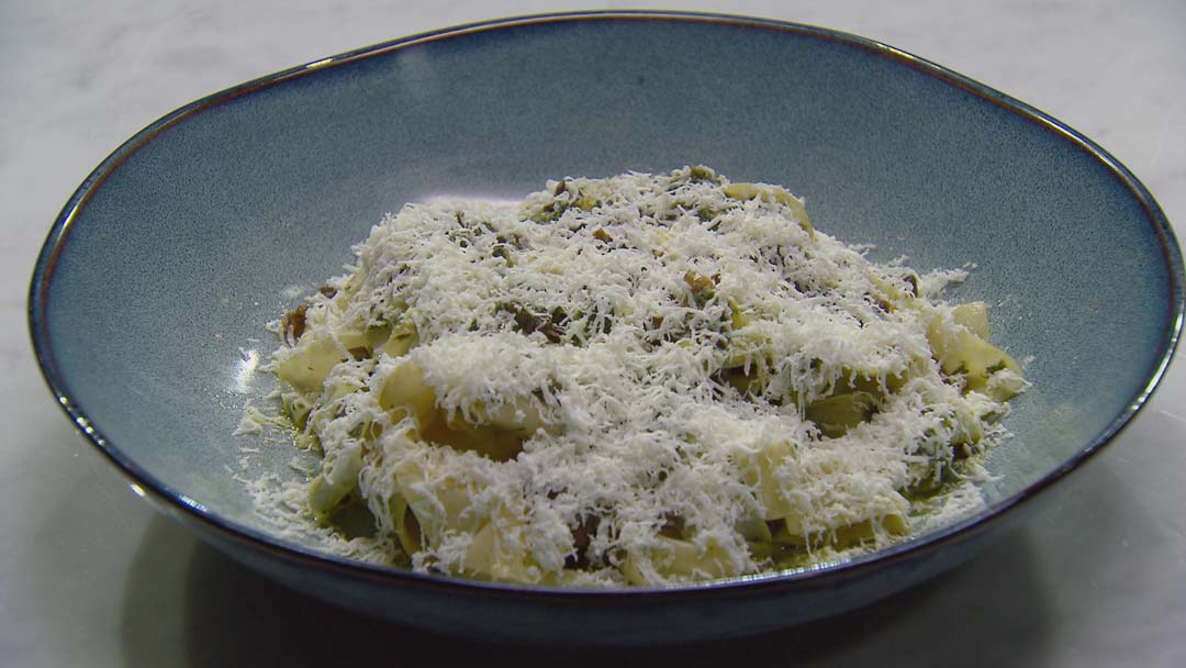 Hilopites with Salmorigrio