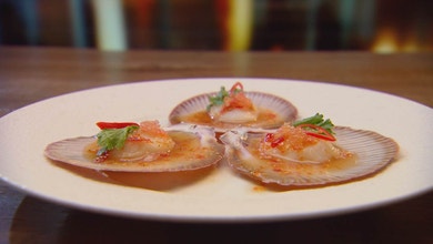 Steamed Scallops with an Asian Dressing