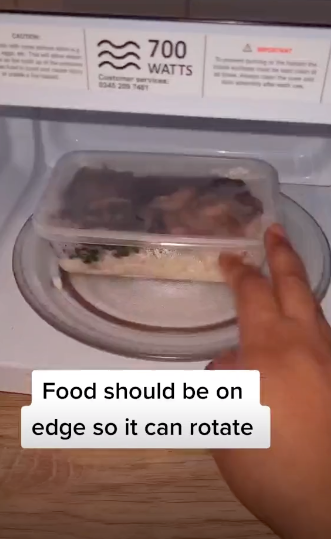 Evenly Heat 2 Plates Of Microwave Food With A Simple Yet Clever Hack