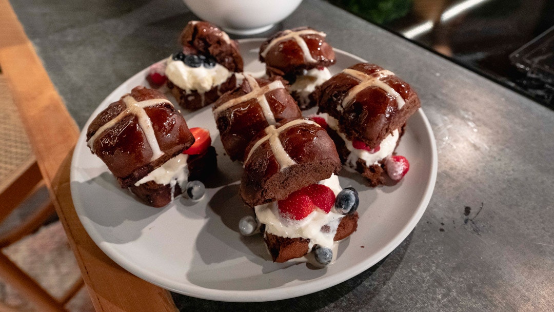 Hot Cross Bun Ice-Cream Sandwiches