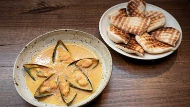 Mussel Curry with Finger Lime