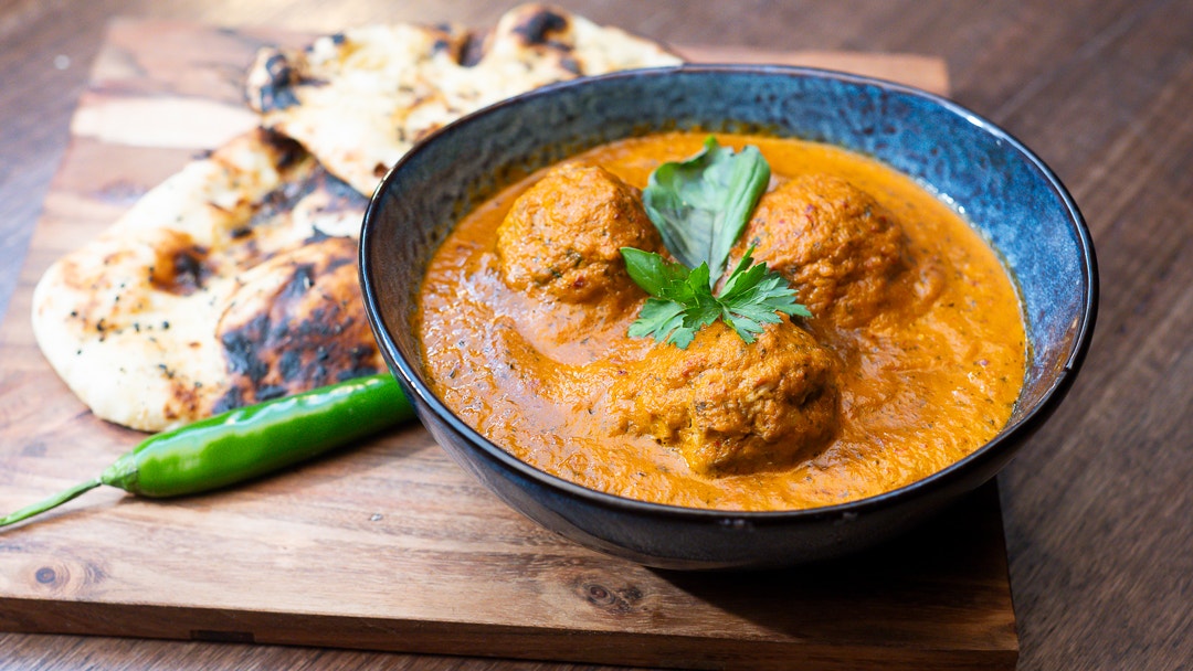 InTalian Simmer Sauce, Meatballs and Naan with Oregano Chilli Butter