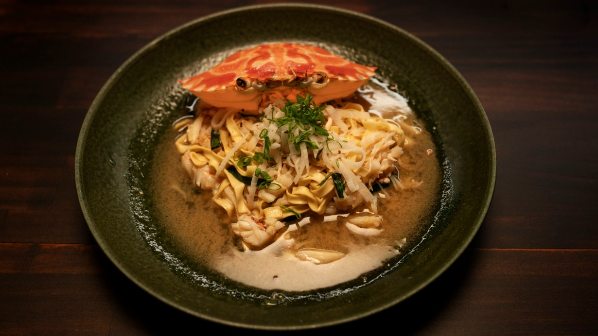 Cantonese Egg Noodles with Flower Crab 