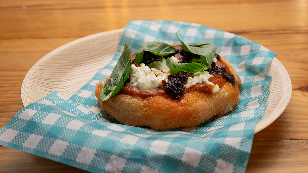 Pizza Fritta, Sugo, Salumi XO, Straciatella
